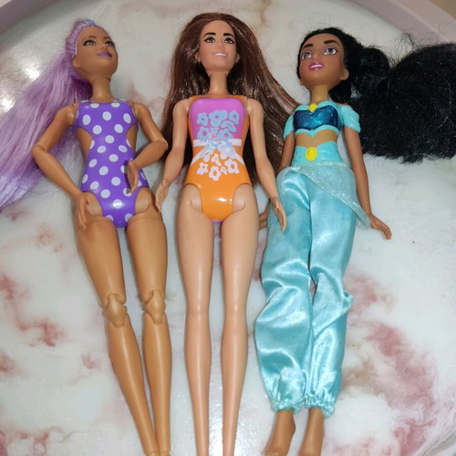 Barbie and Disney doll set like new