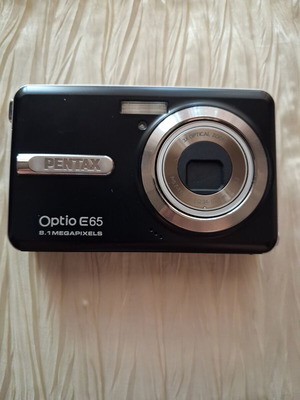 Pentax Optio E65 digital camera used, 8.1mp, non-functional for parts