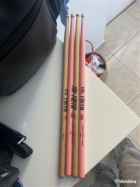  drum sticks & pad