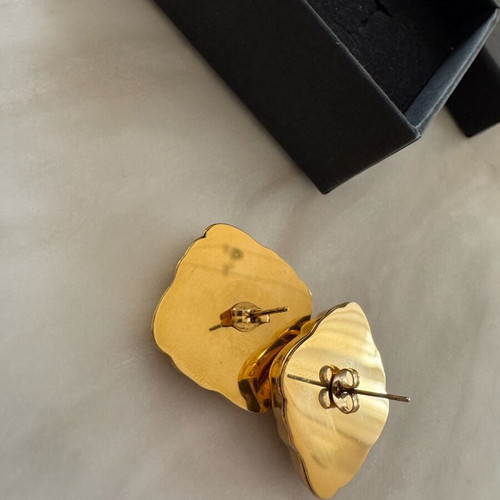 Stan & Stefan gold stud earrings like new