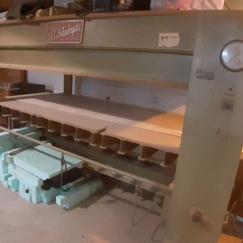 Italian hydraulic woodworking press like new, three-phase