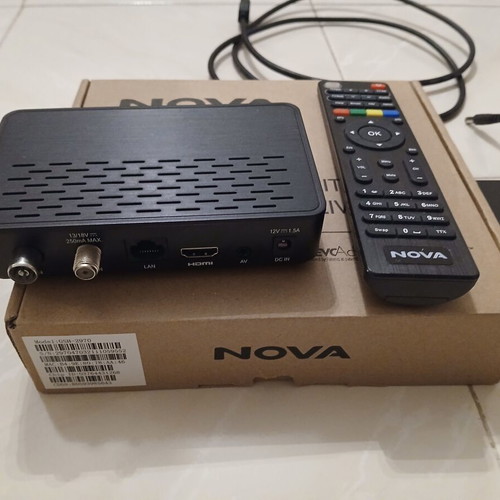 Nova decoder like new with remote and accessories
