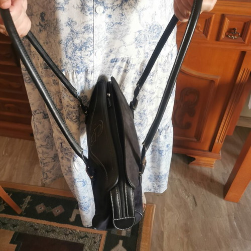Leather shoulder bag with suede and metal details like new