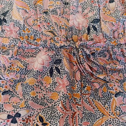 Printed one-piece shorts like new with straps and sleeves multicolored