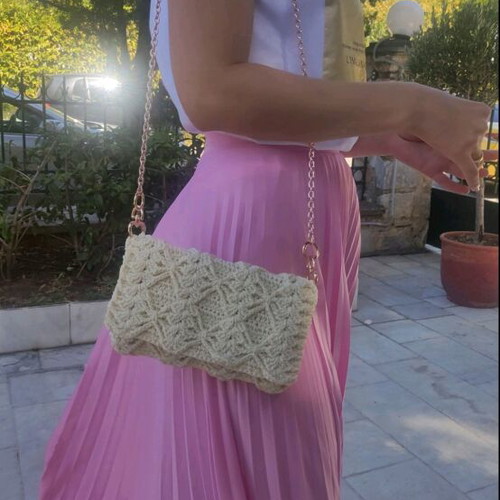 Handmade beige knitted shoulder bag with metal chain