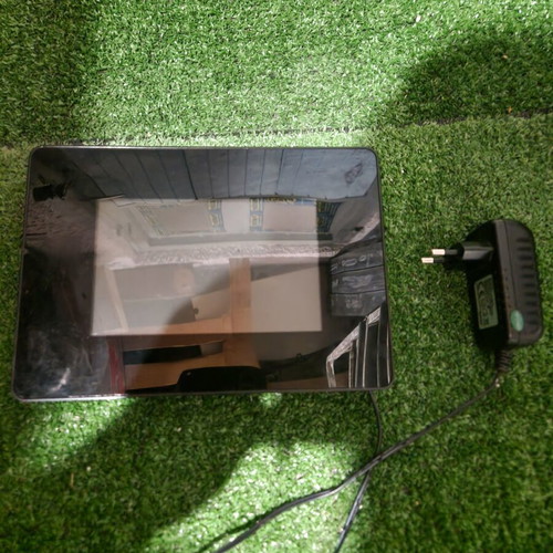Digital photo frame Intenso 8 inch used
