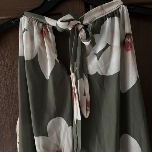 Khaki dress with flowers like new, one size