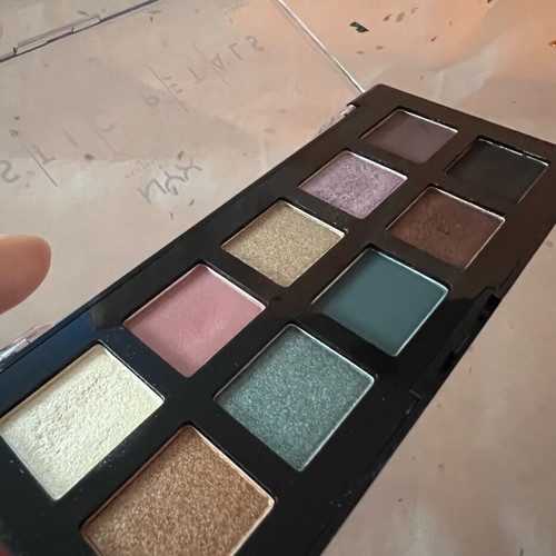 NYX Mystic Petals palette like new
