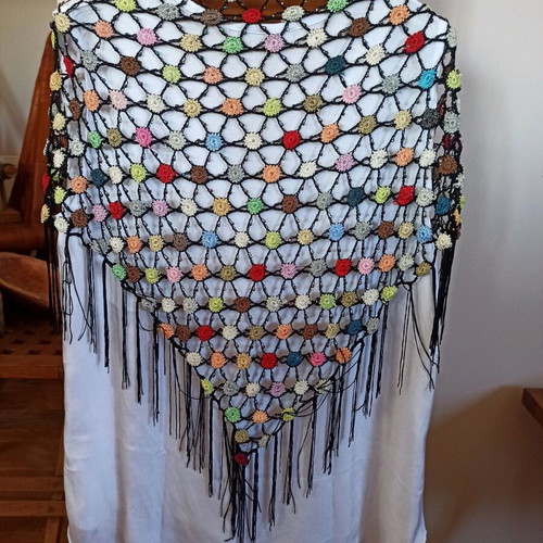 Scarf new, viscose and silk yarn with colorful motifs