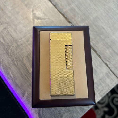 Dunhill lighter like new, fully functional