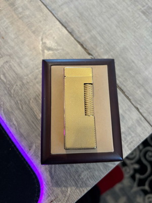 Dunhill lighter like new, fully functional