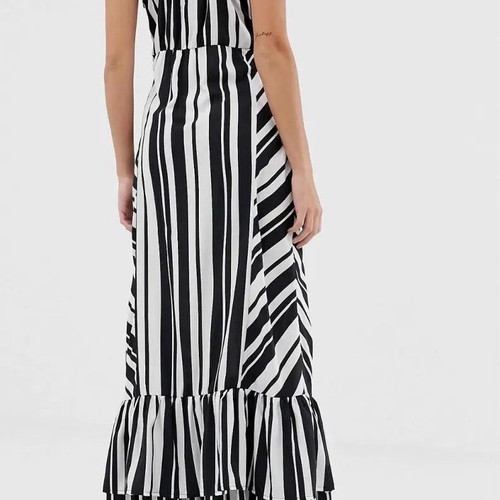 Boohoo summer dress with black and white stripes like new