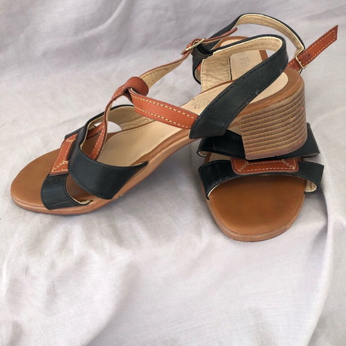 Voi & Noi women's sandals size 39 used, low heel 5 cm, black and camel