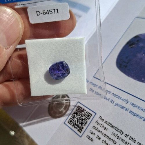 Natural Tanzanite 5.52 ct Cushion Cut new with certification