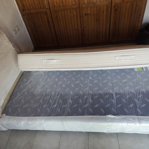 Media Strom essentials single bed and Candia mattress like new, 90x200 cm