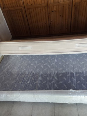 Media Strom essentials single bed and Candia mattress like new, 90x200 cm
