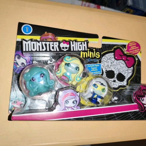 Monster High Minis DVF41 2015 3 mini figures in sealed pack, new condition collectible