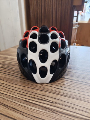 Catlike helmet like new, lightweight and durable