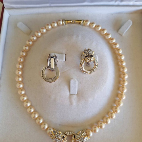 Vintage jewelry set necklace and clip-on earrings new, white and gold tone
