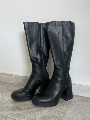 Μπότες Pull & Bear μεταχειρισμένες, μαύρες, μέγεθος 38