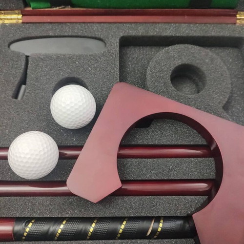 Golf set used in wooden portable case
