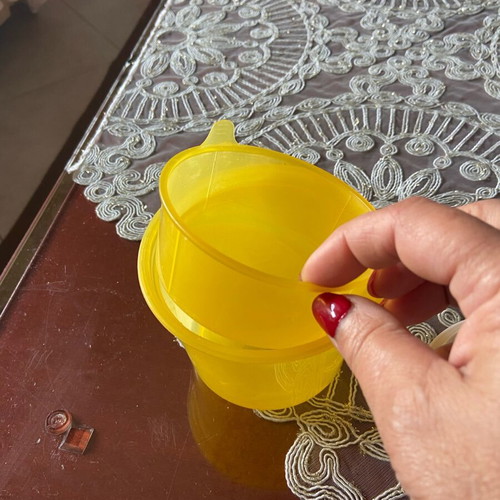 Children's lunchbox like new with built-in spoon