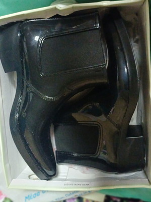 Ankle boots size 41 new, black with elastic detail