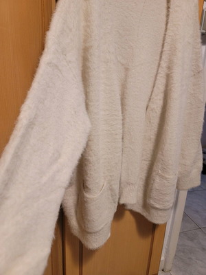 Bershka cardigan used, white, soft with 2 pockets