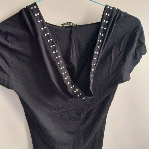 T-shirt no M like new with rhinestones and hood black