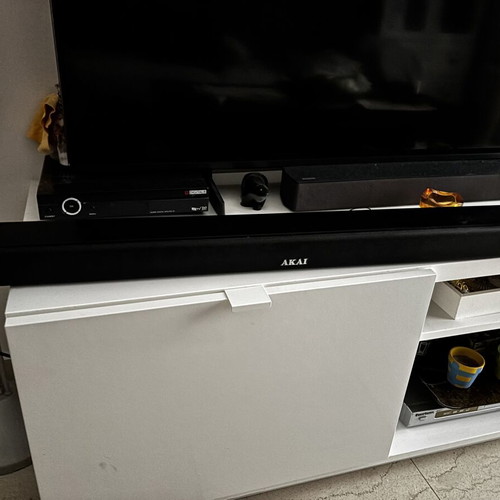 Akai soundbar used with Bluetooth, USB, HDMI ARC, FM radio