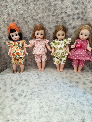 Madame Alexander dolls used, set of 4 with one defective arm