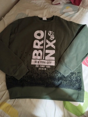 Funky kids sweatshirt like new, green, ages 14-15
