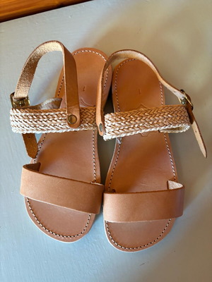 Children's leather sandals size 31 new beige