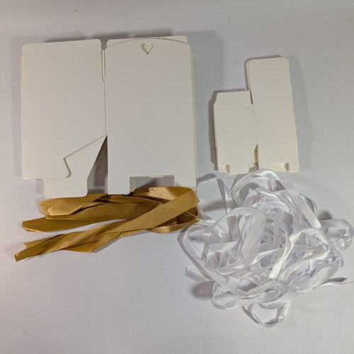 Gift boxes new, pack of 4 large and 9 small with ribbon