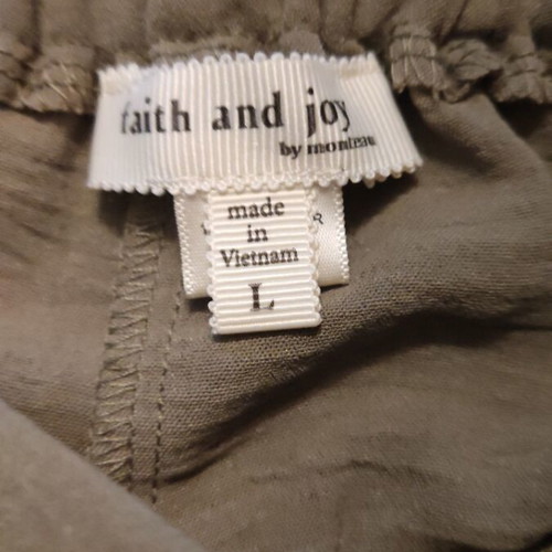 Pants and blouse set like new, olive color, large