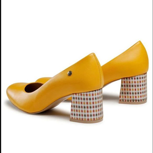 Maciejka yellow leather pumps like new size 41 with block heel