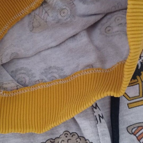 Children's gray and yellow pajama like new with trucks for 3 years old