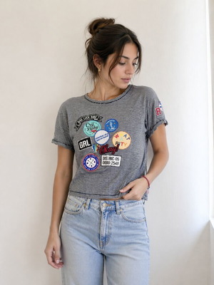 T-shirt with embossed prints like new, slightly cropped, multicolor size M