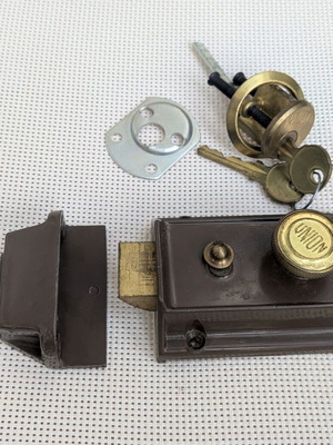 Union lock with knob, cylinder and keys used
