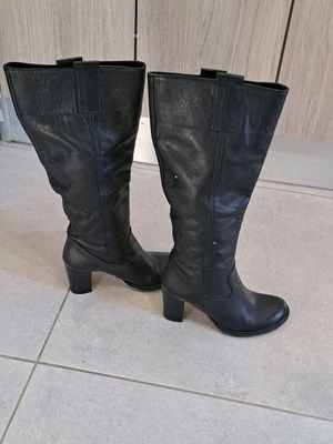 Leather boots size 39 like new, black