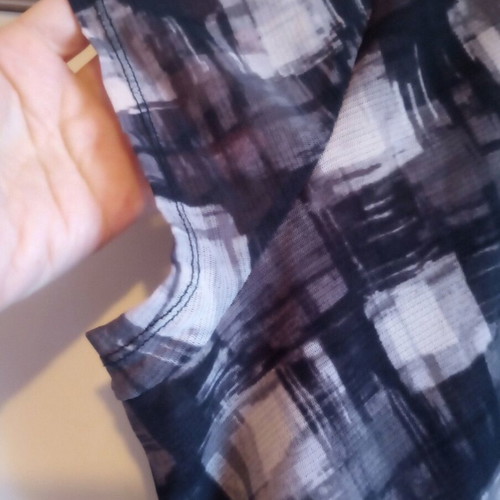 Women's blouse like new with unique design, size XL, black and white