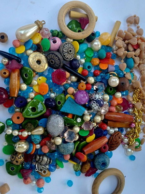 Beads for jewelry making and crafts new, ceramic, glass, wood, pearls set