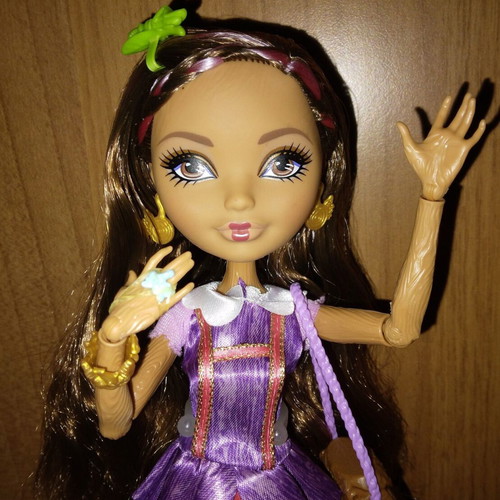 Ever After High dolls pack Raven Queen, Cedar Wood, Madeline Hatter, Cerise Hood, Apple White like new