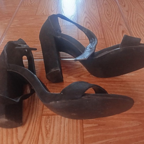 High Heeled Black Sandals used, size 38, strappy