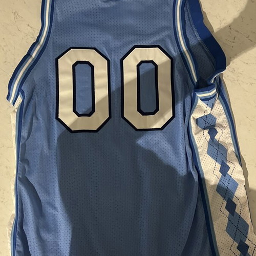 North Carolina basketball jersey Nike size 44 used, 90s