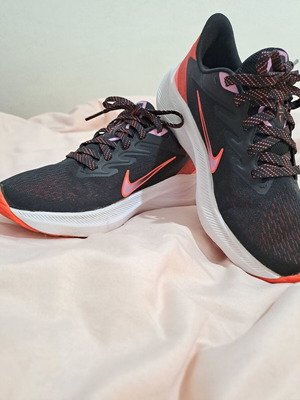 Nike Zoom Winflo 7 γυναικεία αθλητικά παπούτσια νούμερο 36 σαν καινούργιο