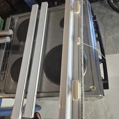 Automatic Aluminum Vertical Rolling Screen 75x79 cm, like new, white electrostatic paint