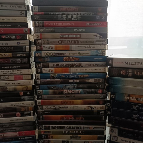 PC Games lot of 146 used