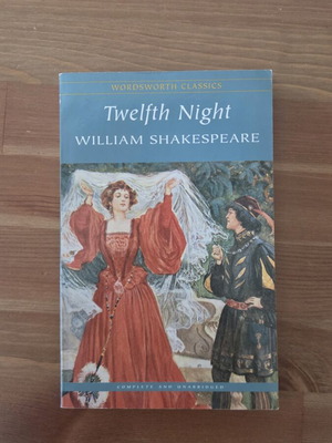 Twelfth Night by William Shakespeare book like new, English