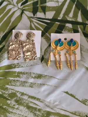 Vintage earrings two pairs new, gold color